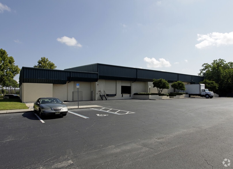 More Photos Of 3701-3709 Vineland Rd, Orlando Warehouse For Lease