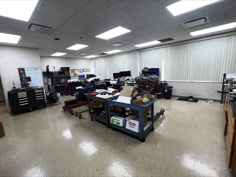 More Photos Of 16160 Performance Way, Naples Warehouse For Lease