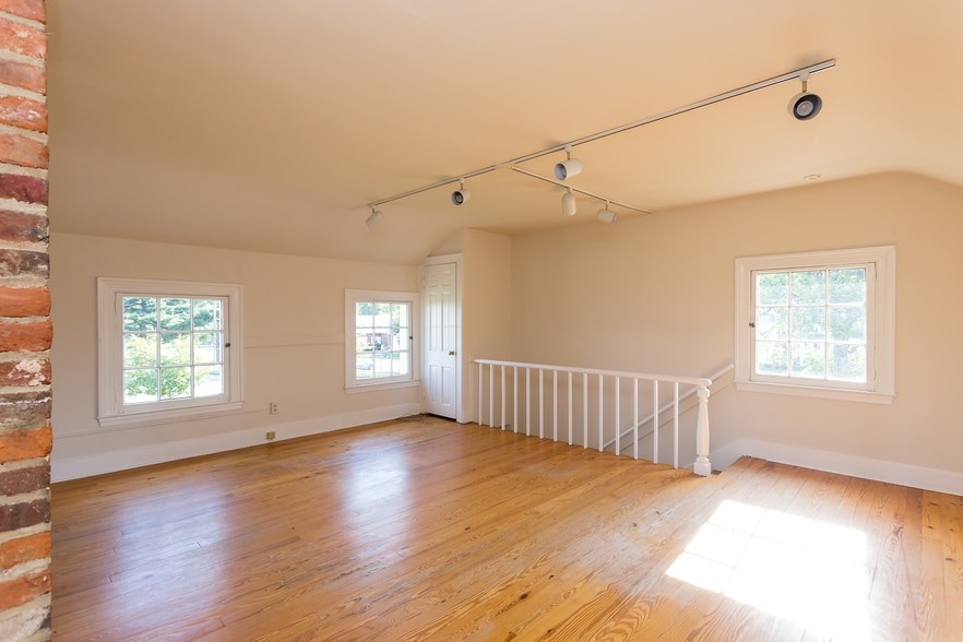 More Photos Of 2800 Princess Anne St, Fredericksburg Loft Creative Space For Sale