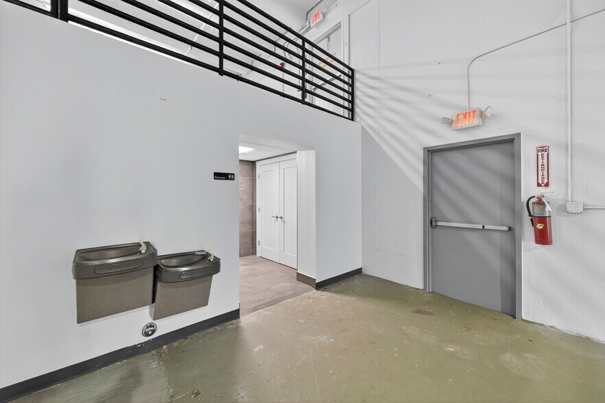 More Photos Of 3111 W Mcnab Rd, Pompano Beach Manufacturing For Lease