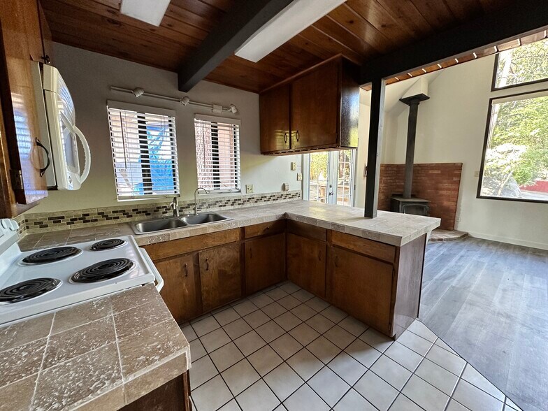 More Photos Of 26305 Delano Dr, Idyllwild-Pine Cove Apartments For Sale