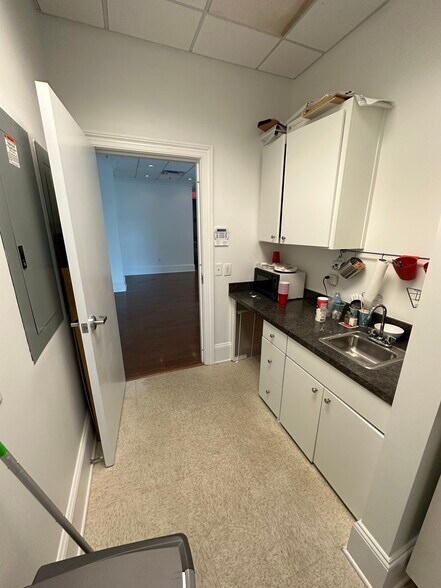 More Photos Of 3621 Vinings Slope SE, Atlanta Loft Creative Space For Sale