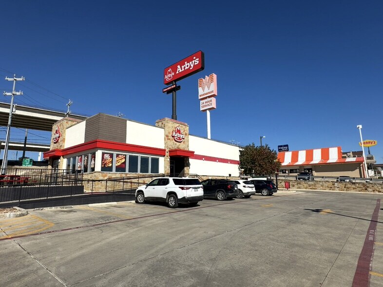 More Photos Of 12802 N Ih 35, Live Oak Fast Food For Lease