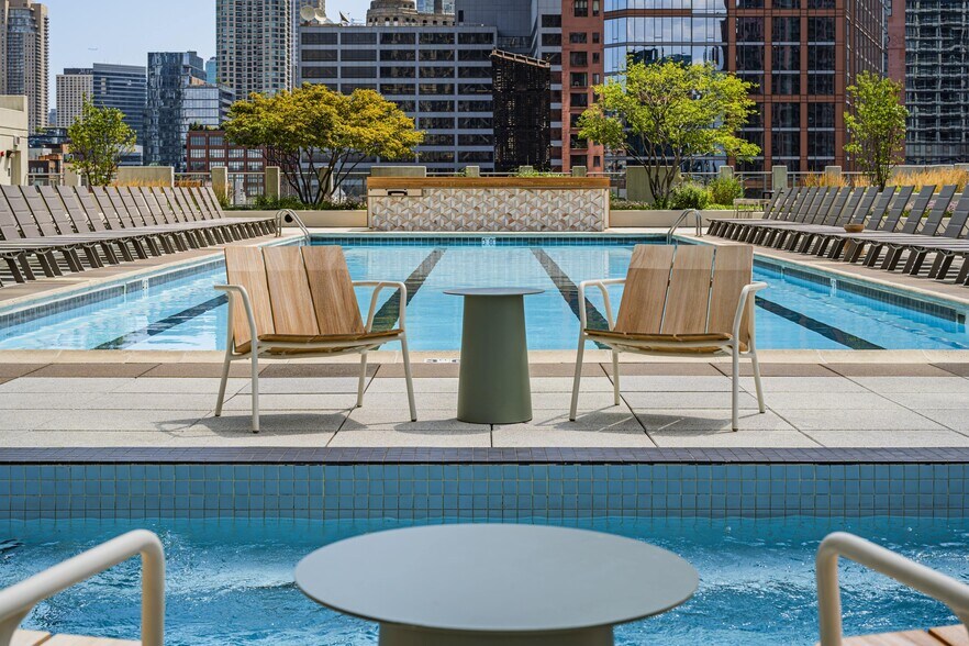 More Photos Of 555 W Kinzie St, Chicago Apartments For Lease
