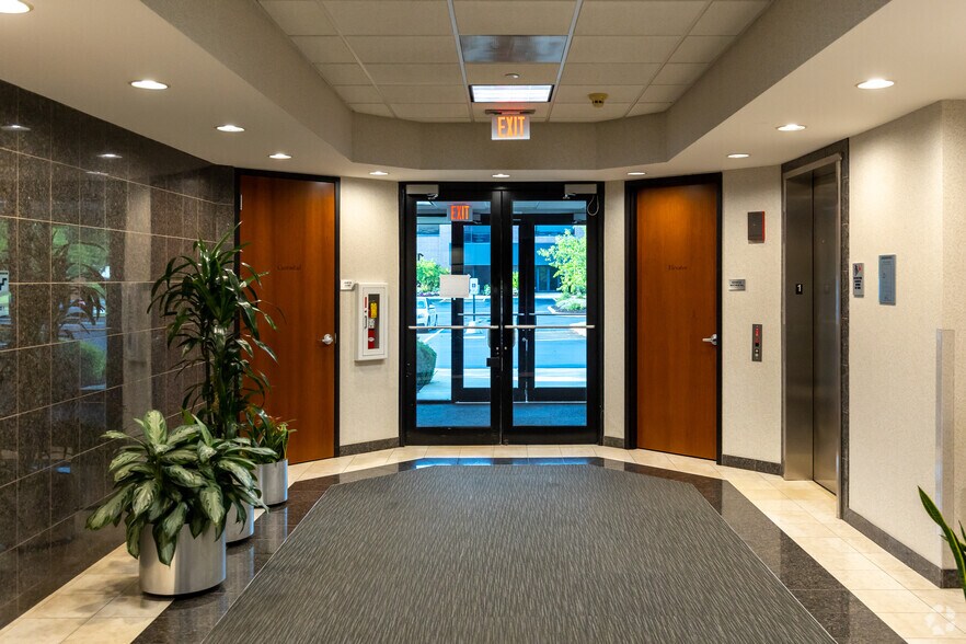More Photos Of 1770 Park St, Naperville Office For Sale