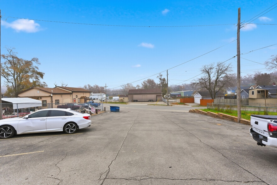 More Photos Of 6310 Gilmore Ave, Omaha Bar For Sale