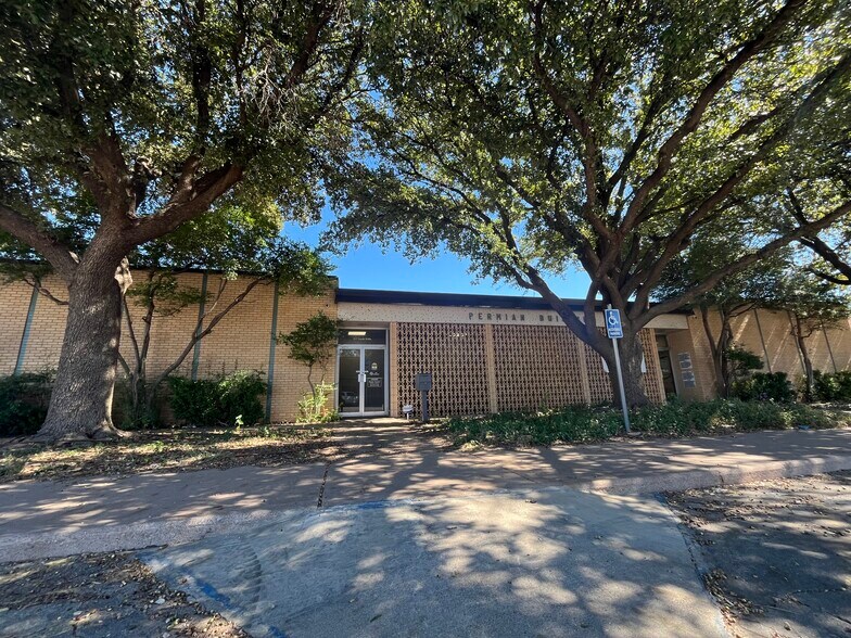 Primary Photo Of 317 N Willis St, Abilene Office For Lease