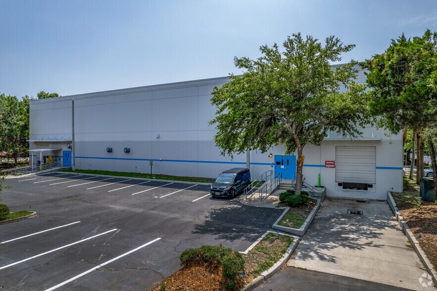 More Photos Of 2511 Corporate Way, Palmetto Light Distribution For Lease