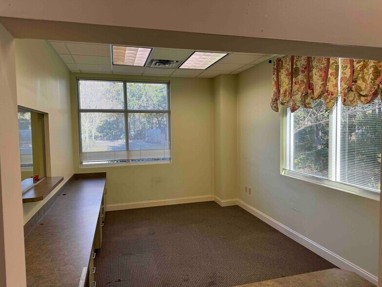 More Photos Of 897 Von Kolnitz Rd, Mount Pleasant Medical For Lease