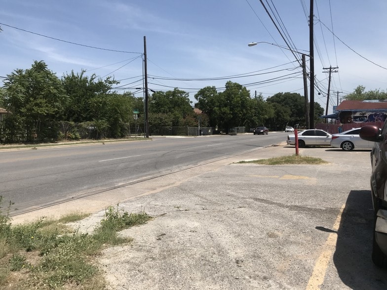 More Photos Of 905-909 Montopolis Dr, Austin Land For Sale