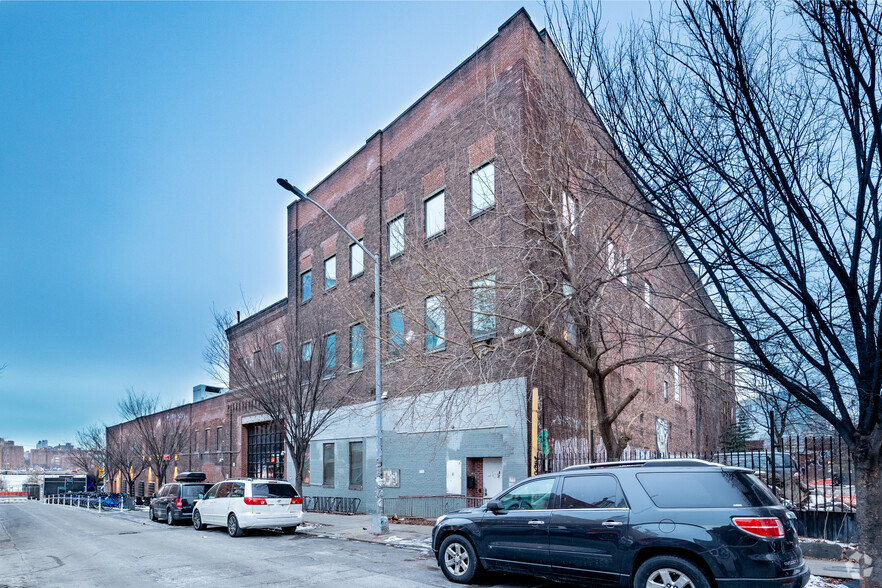 Primary Photo Of 289 Kent Ave, Brooklyn Office For Lease