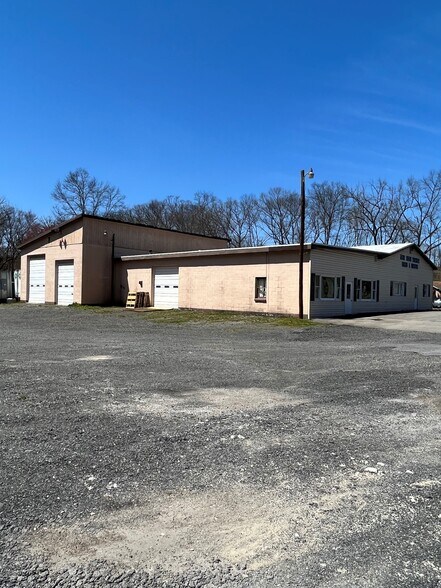 Primary Photo Of 569 Route 115, Saylorsburg Auto Repair For Sale