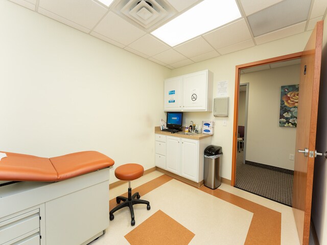 More Photos Of 1051-1103 W Sherman Ave, Vineland Medical For Lease
