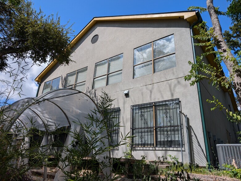 More Photos Of 4005 Menchaca Rd, Austin Medical For Sale