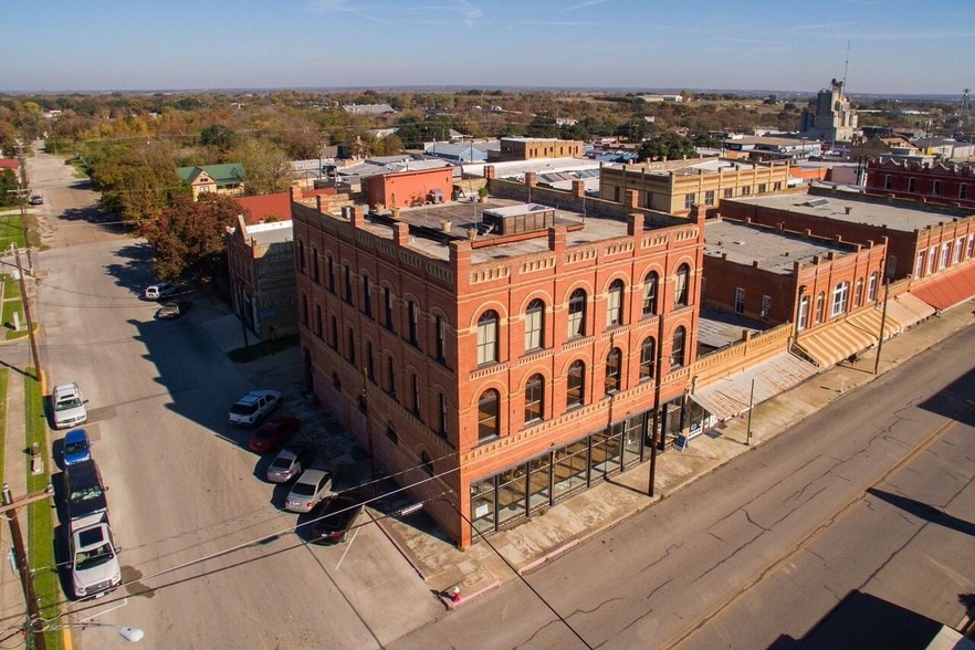 More Photos Of 119 W San Antonio St, Lockhart Storefront Retail Office For Sale