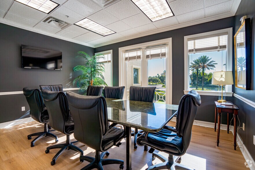 More Photos Of 5621 Strand Blvd, Naples Unknown For Lease