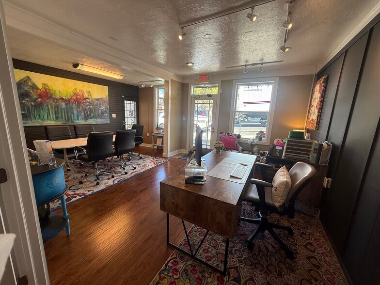 More Photos Of 112 E 5th Ave, Mount Dora Storefront For Lease