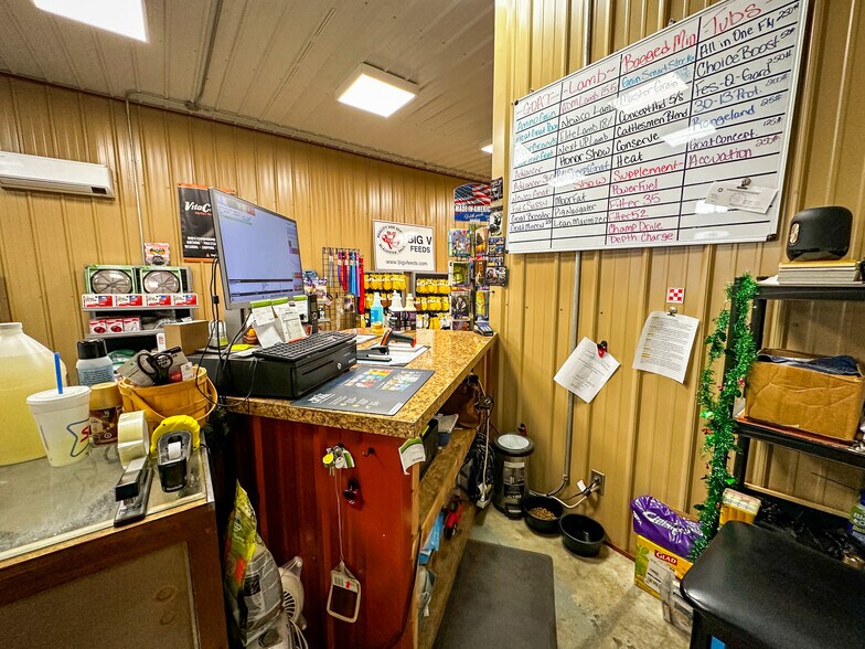 More Photos Of 230 D St NE, Miami Warehouse For Sale