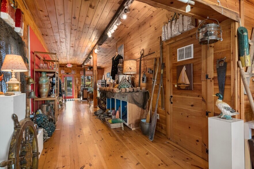 More Photos Of 10 McKown St, Boothbay Harbor Storefront For Sale