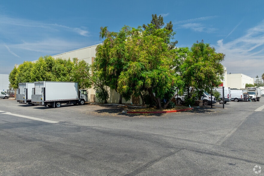 More Photos Of 7800 Airport Business Pky, Van Nuys Manufacturing For Lease