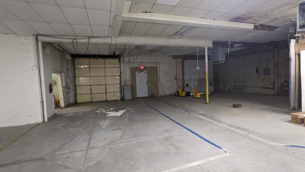 More Photos Of 2952 N Arkansas Ave, Wichita Warehouse For Lease