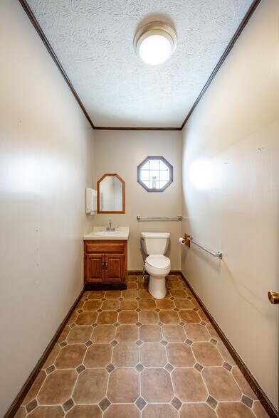 More Photos Of 814 E Washington St, Greencastle Medical For Sale