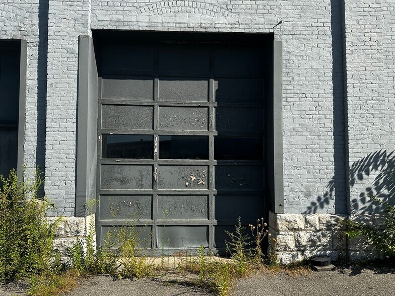 More Photos Of 100 S Clinton St, Dayton Distribution For Sale