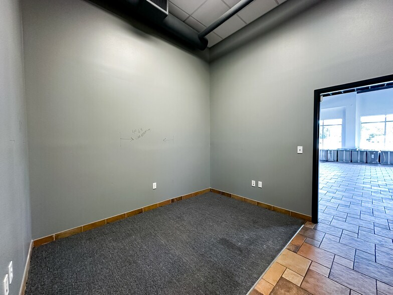 More Photos Of 425 S Lake Parker Ave, Lakeland Office For Lease