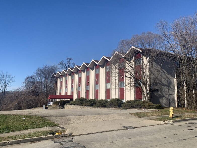 More Photos Of 5002 Ridge Ave, Cincinnati Loft Creative Space For Sale