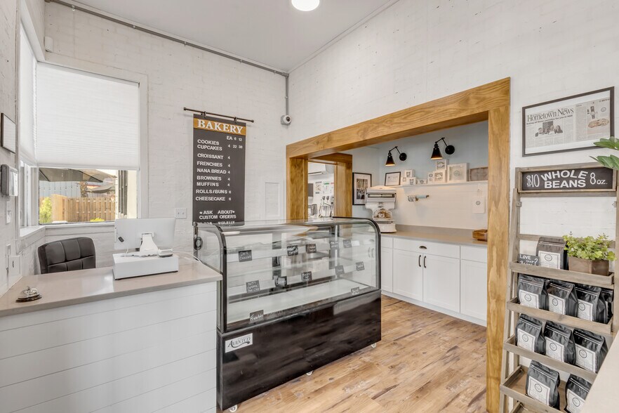 More Photos Of 218 N Orange St, New Smyrna Beach Freestanding For Sale