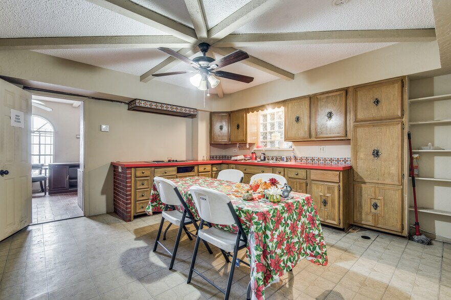 More Photos Of 1334 S General Mcmullen Dr, San Antonio Industrial For Sale