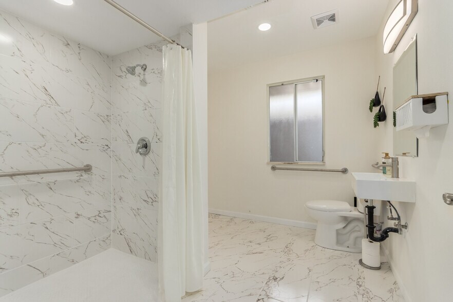 More Photos Of 10441 W Twin Oaks Dr, Sun City Assisted Living For Sale
