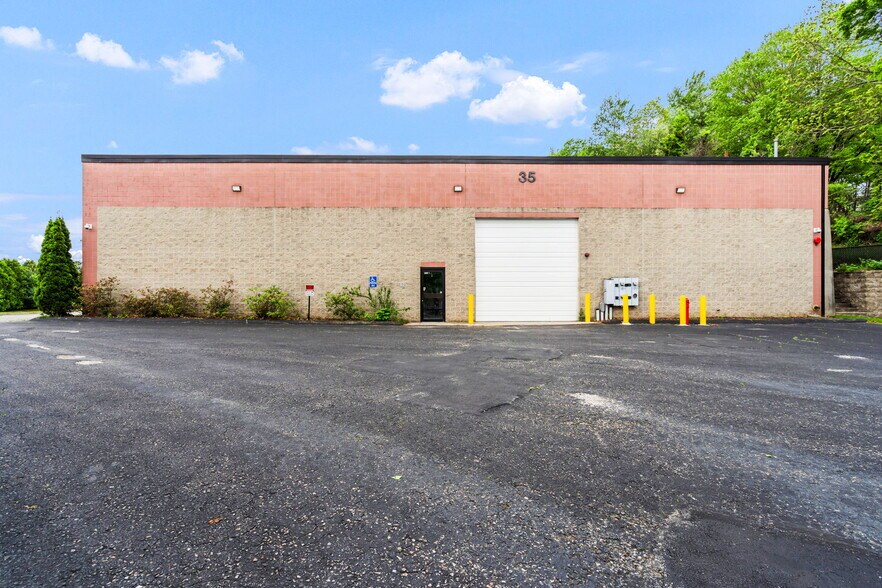 More Photos Of 35 Mill Street Central, Marlborough Warehouse For Lease