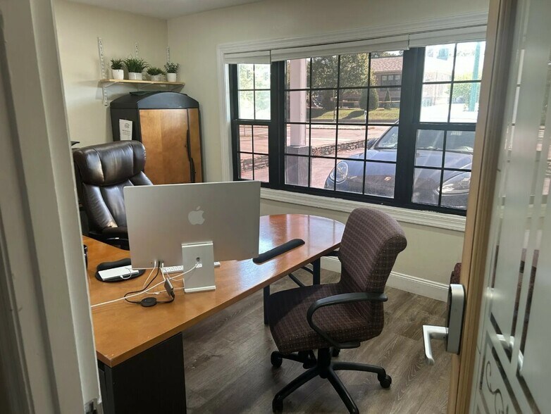 More Photos Of 562 Lincoln St, Worcester Office For Sale