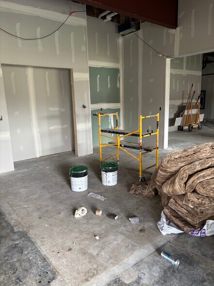 More Photos Of 354 Civic Rd, LaSalle Flex For Lease