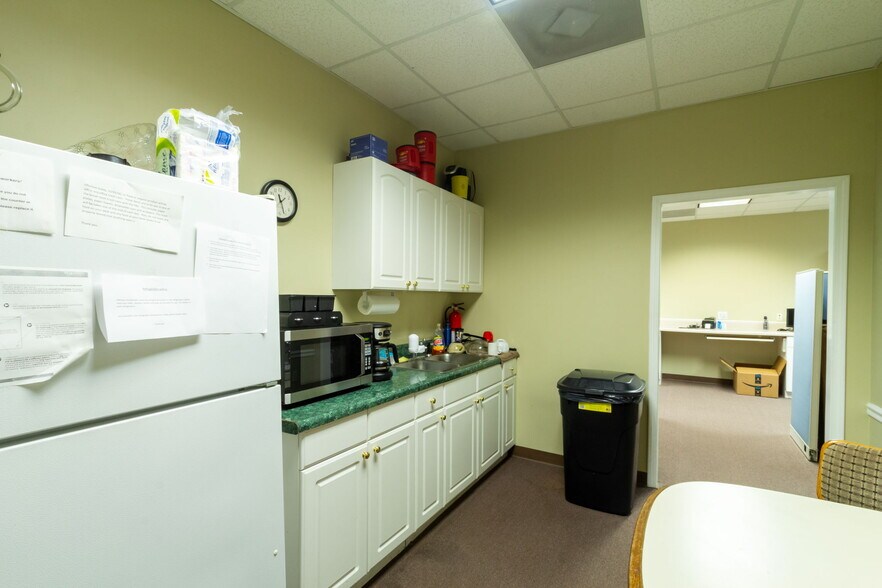 More Photos Of 94 E Crogan St, Lawrenceville Office For Lease