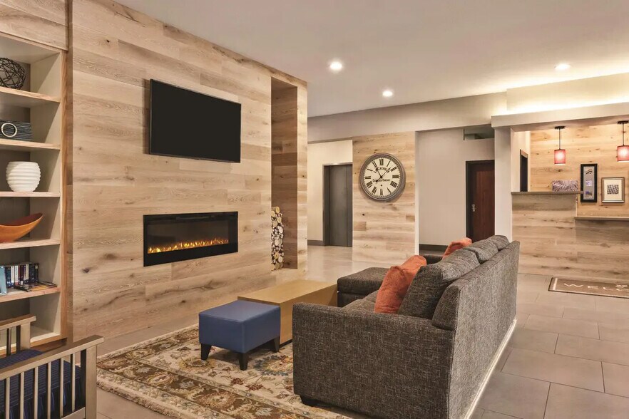 More Photos Of 5760 I 55 S, Byram Hotel For Sale