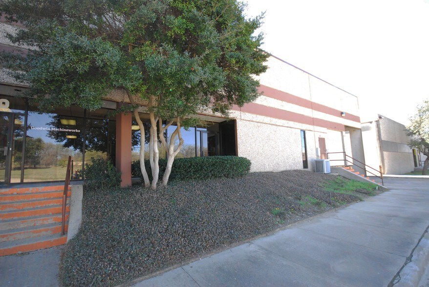 More Photos Of 1410 Vinylex Dr, Carrollton Manufacturing For Lease