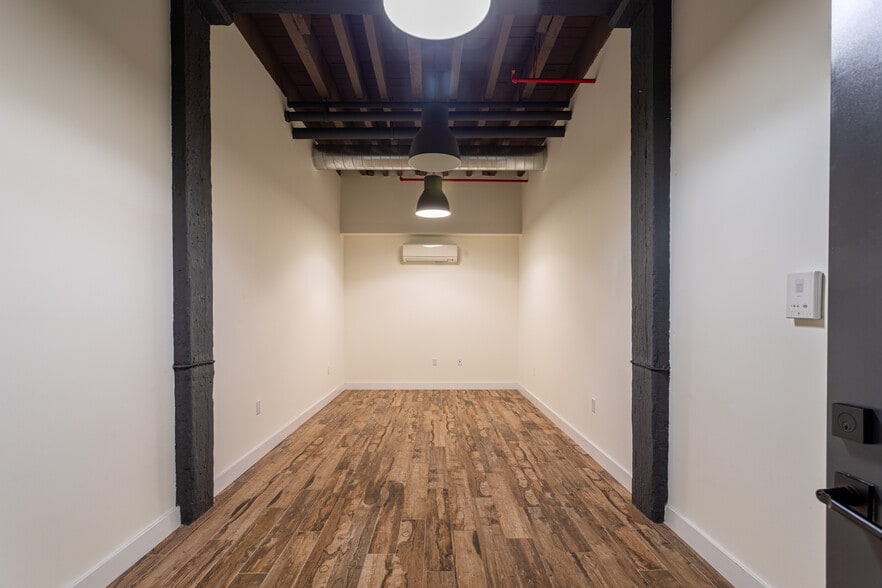 More Photos Of 51-69 9th St, Brooklyn Warehouse For Lease