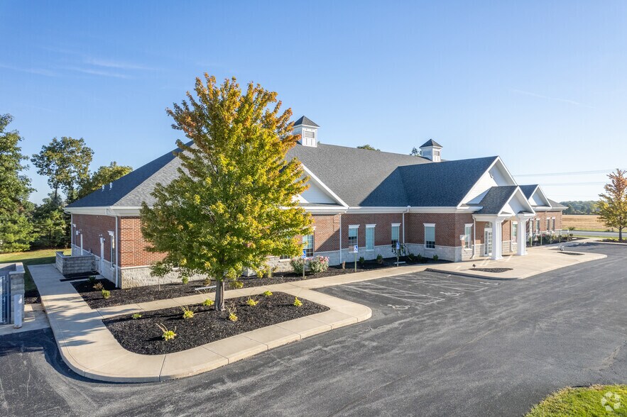 More Photos Of 2498 Bluestone Dr, Findlay Office For Lease