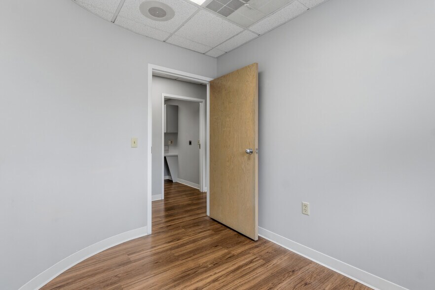 More Photos Of 320 Phillips St, North Kingstown Medical For Sale