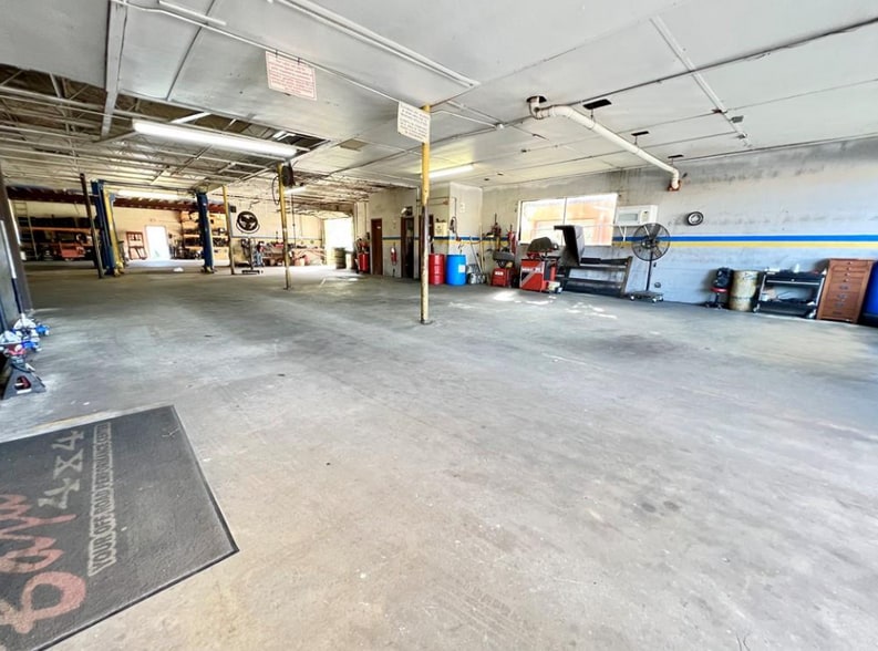 More Photos Of 2466 Lafayette St, Fort Myers Freestanding For Lease