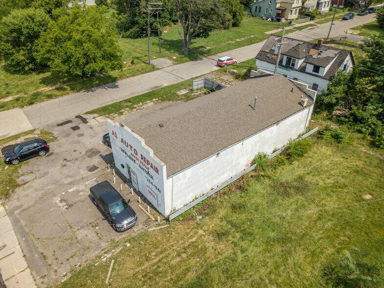 More Photos Of 5788 Van Dyke St, Detroit Auto Repair For Sale