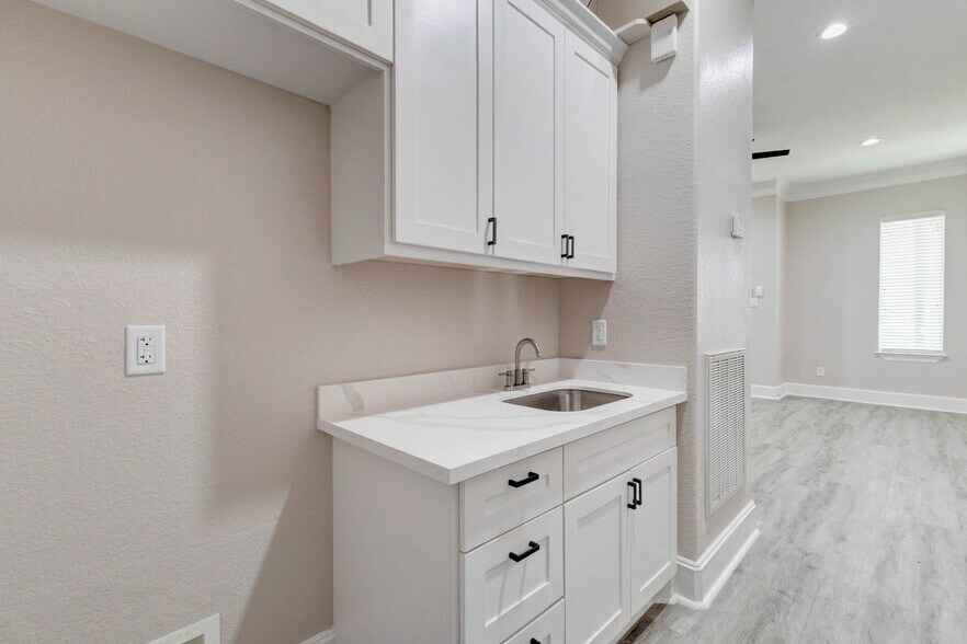 More Photos Of 11601 Spring Cypress Rd, Tomball Medical For Lease
