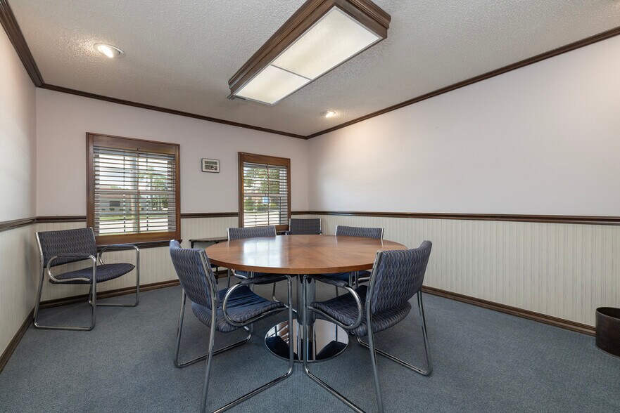 More Photos Of 2300 W Bay Dr, Largo Office Residential For Lease