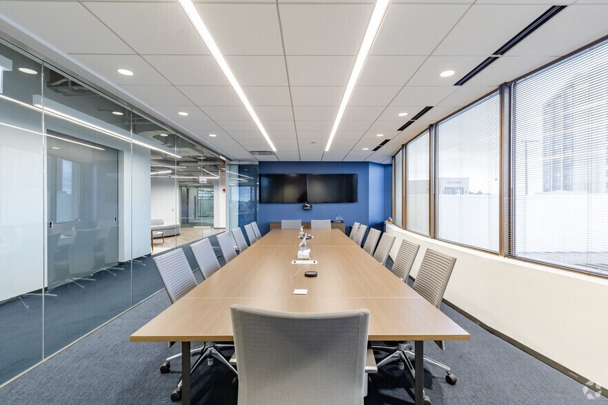 More Photos Of 1415 W 22nd St, Oak Brook Office For Lease