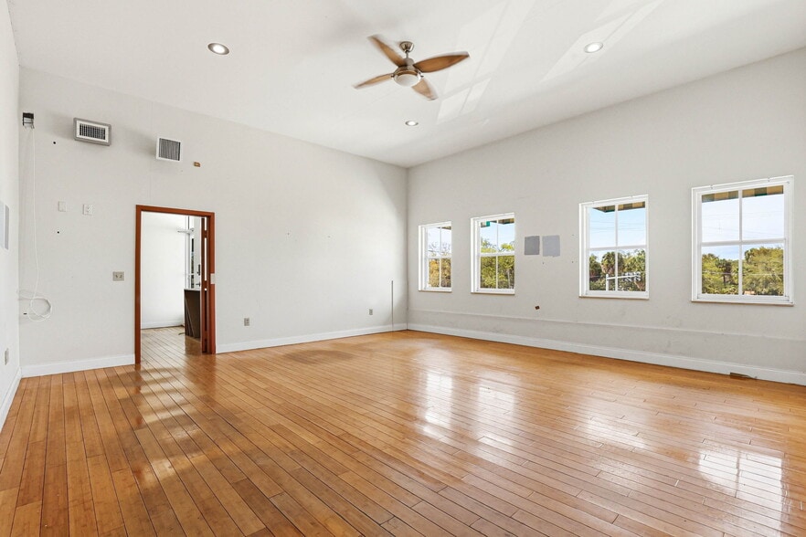 More Photos Of 6102 S Macdill Ave, Tampa Storefront For Lease