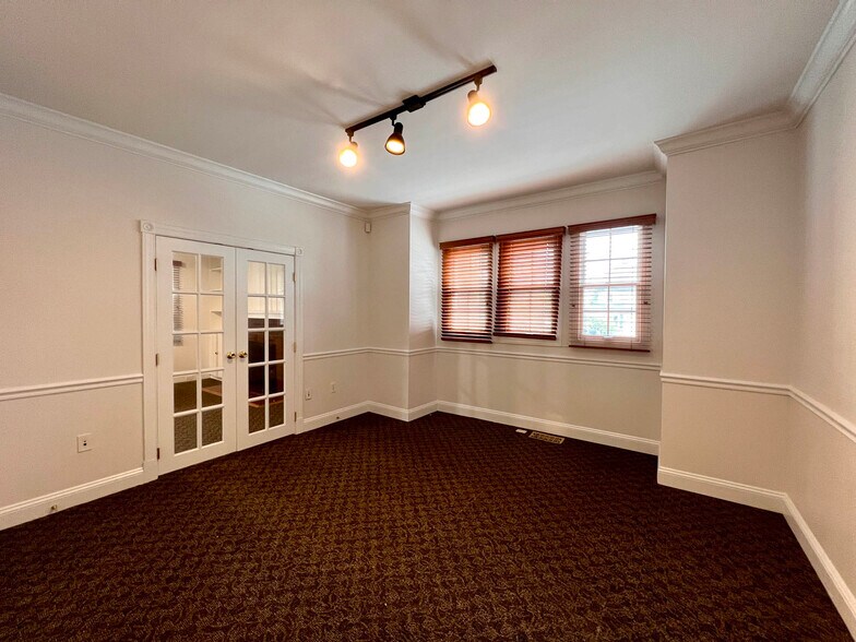 More Photos Of 403 W Pennsylvania Ave, Towson Office Residential For Sale