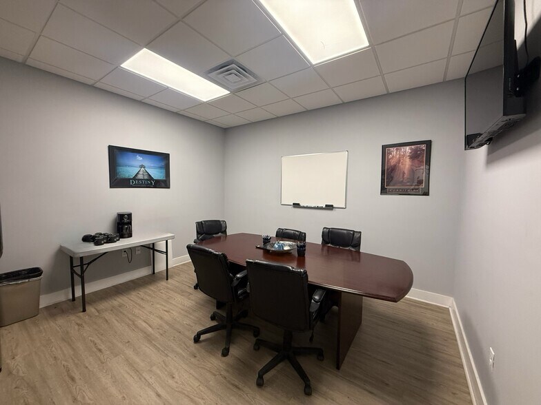 More Photos Of 6860 28th St Cir, Sarasota Warehouse For Sale