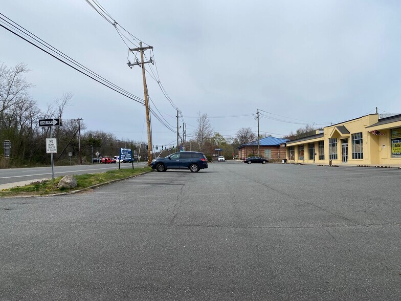 More Photos Of 319-321 Rt 9W, Orangeburg Freestanding For Lease